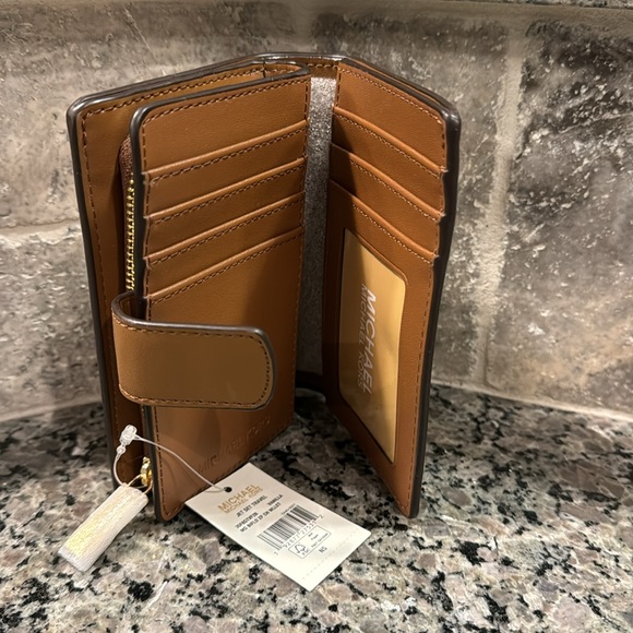 MK wallet - Picture 4 of 4